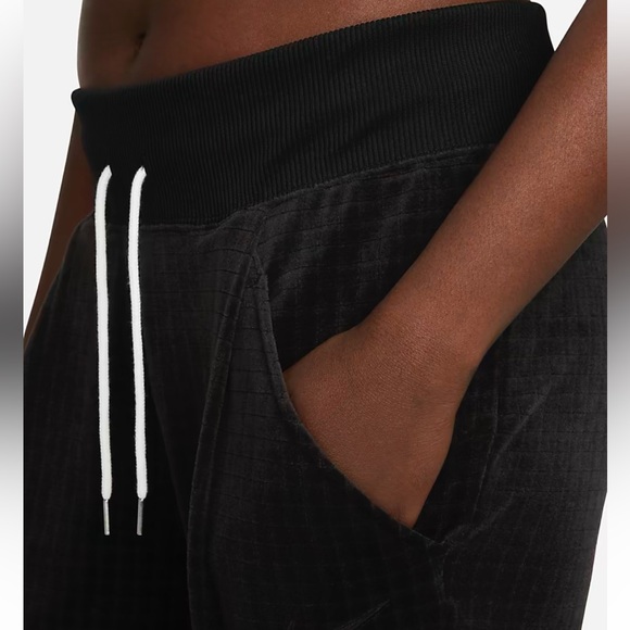 Nike Sportswear - Picture 7 of 10